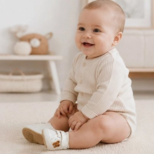 Chaussure bebe beaux et facile à mettre