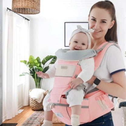 Mama et bebe contents avec porte bebe ergo 